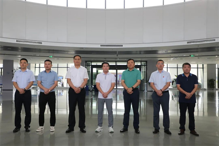 3377体育陪同舒华体育来滨考察体育产业发展情况