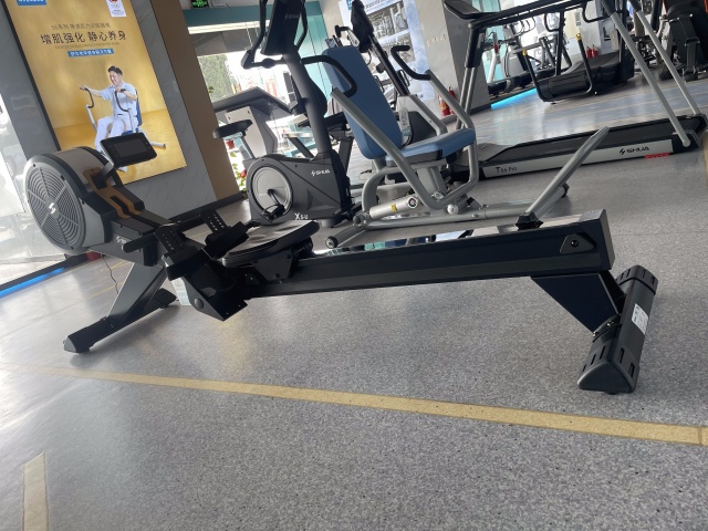 划船机.jpg 划船机.jpg